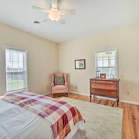 Breathtaking Elkin Getaway With Vineyard Views!ヴィラ エクステリア 写真