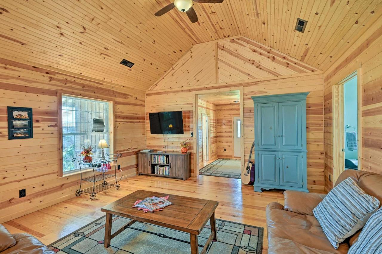 Breathtaking Elkin Getaway With Vineyard Views!ヴィラ エクステリア 写真