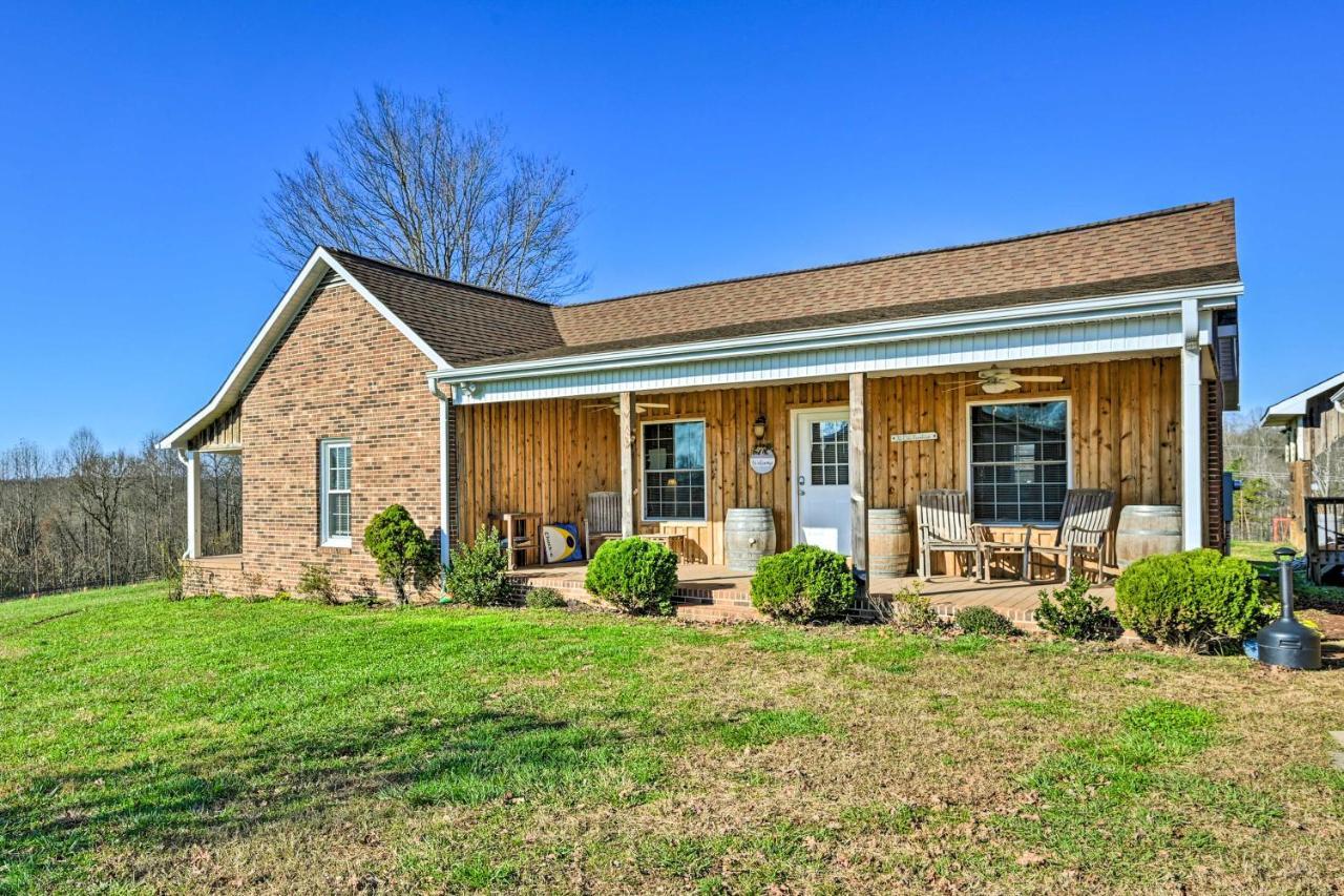 Breathtaking Elkin Getaway With Vineyard Views!ヴィラ エクステリア 写真