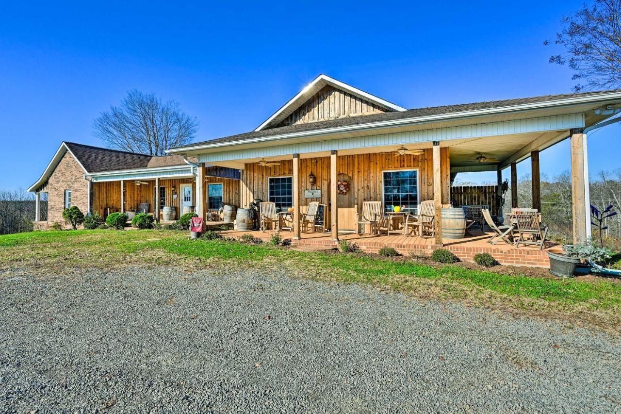Breathtaking Elkin Getaway With Vineyard Views!ヴィラ エクステリア 写真