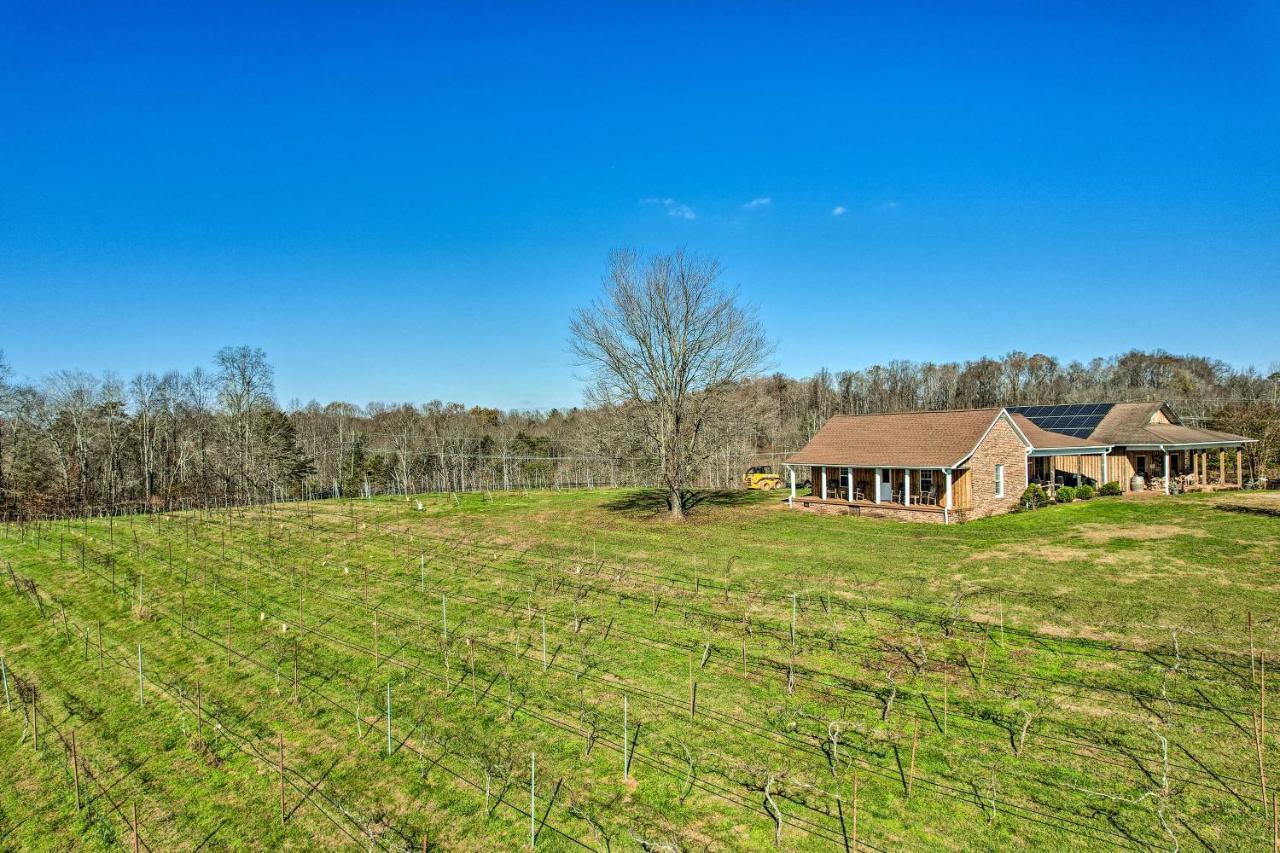 Breathtaking Elkin Getaway With Vineyard Views!ヴィラ エクステリア 写真