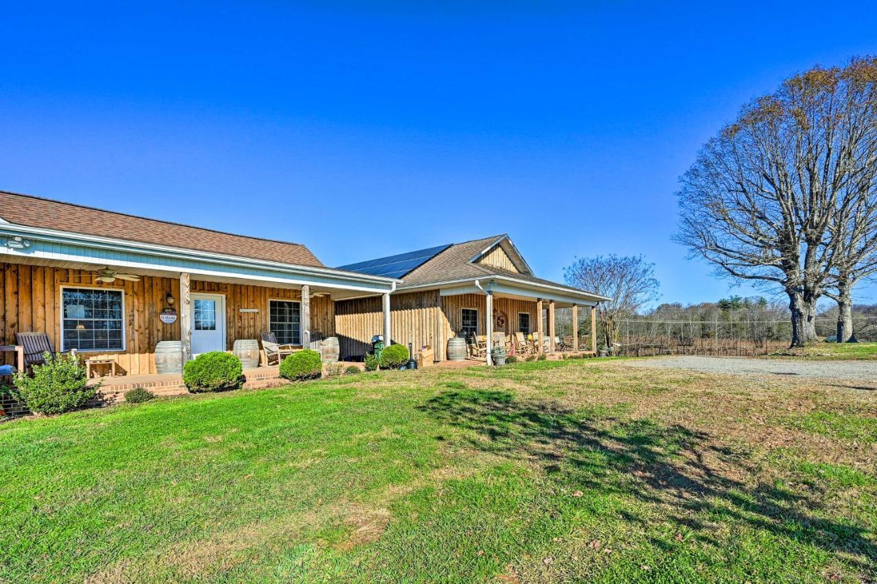 Breathtaking Elkin Getaway With Vineyard Views!ヴィラ エクステリア 写真