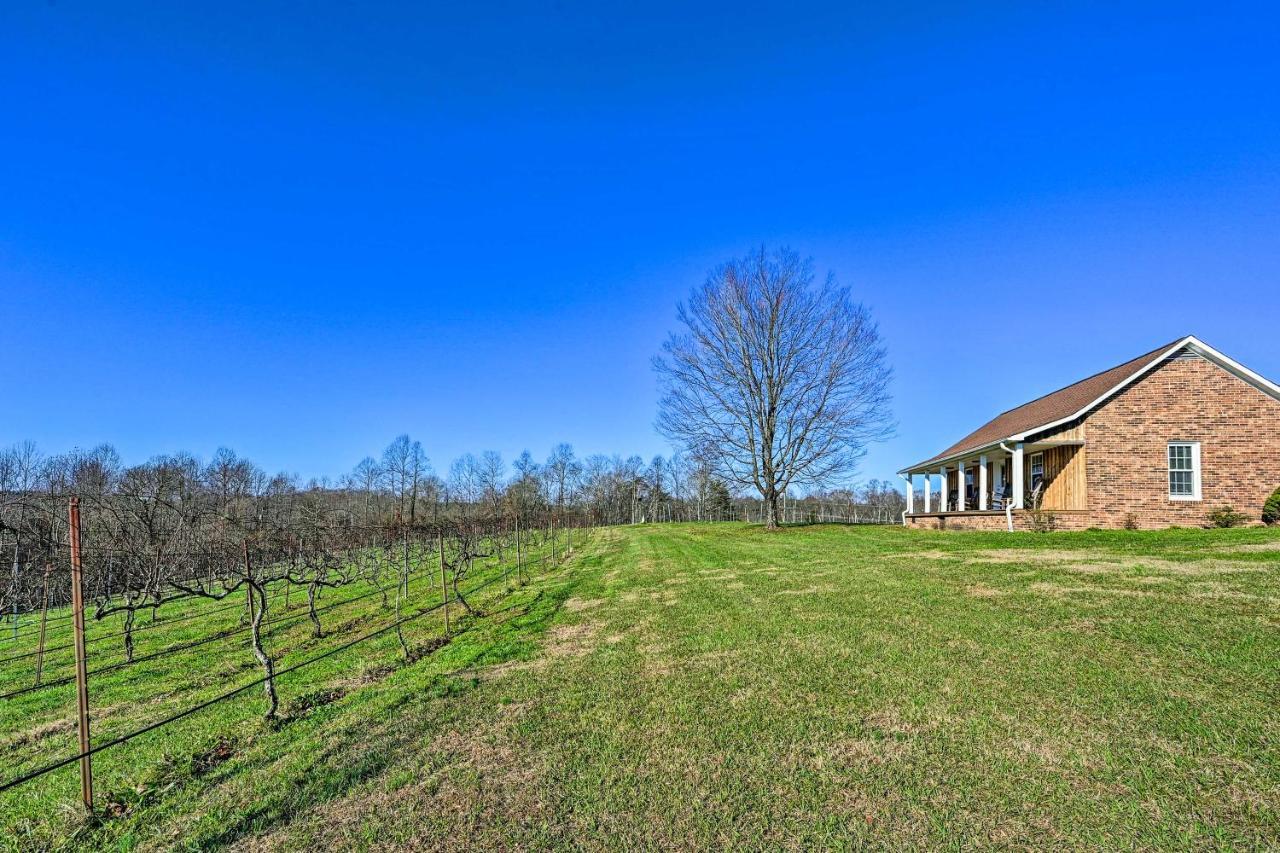 Breathtaking Elkin Getaway With Vineyard Views!ヴィラ エクステリア 写真
